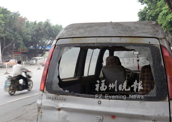 连江南路免费停车位长期被占　办事车辆无位可停
