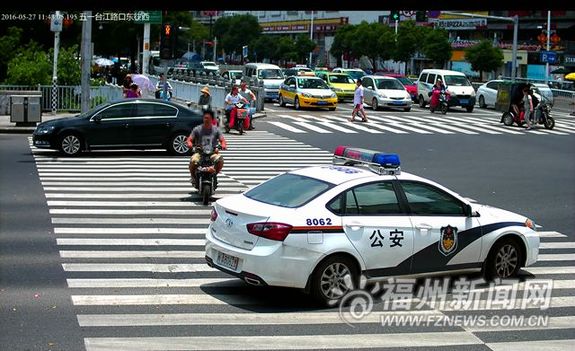 150辆车闯红灯被曝光 抓拍行人和骑车人系统再增一处