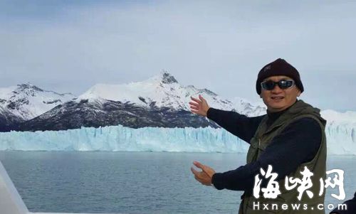郑万水乘船近距离接触莫雷诺冰川