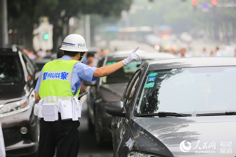 福州65岁依伯社区报名　成为志愿者维持考点秩序