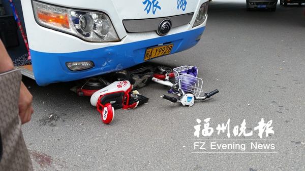 福州一天三起车祸 目击者:车速慢一些可避免悲剧