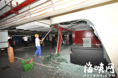 冠亚广场地下3家违规洗车店被拆　共计970平方米