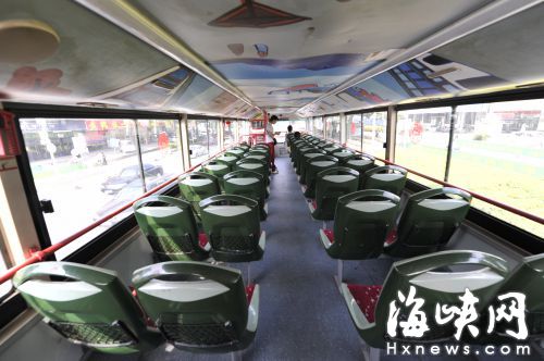 记者探访时，观光巴士1号线上只有零星几名乘客
