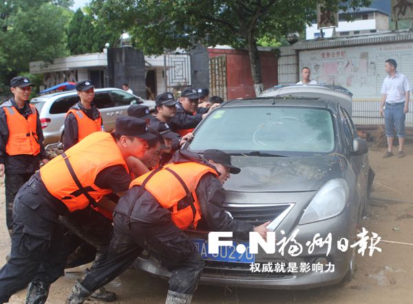 闽清、永泰告急　风雨中他们是群众最坚强的依靠