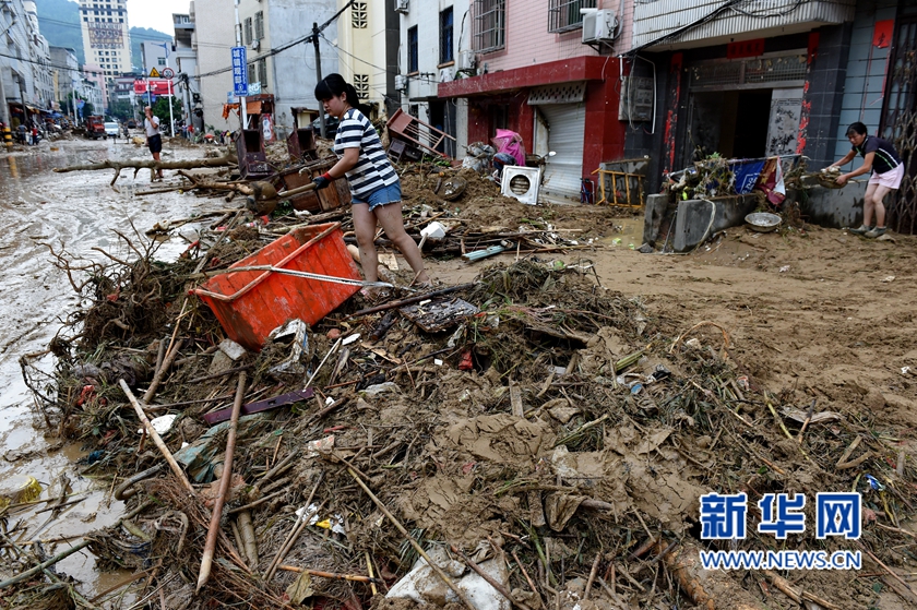 台风后闽清抢险救灾紧张进行 已转移人口34324人