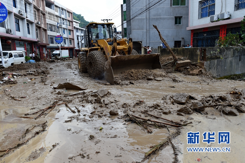 台风后闽清抢险救灾紧张进行 已转移人口34324人