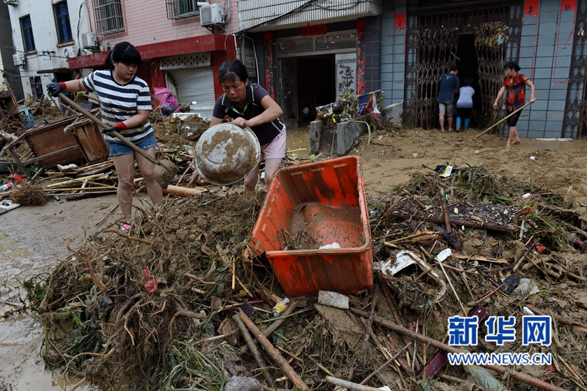 台风后闽清抢险救灾紧张进行 已转移人口34324人