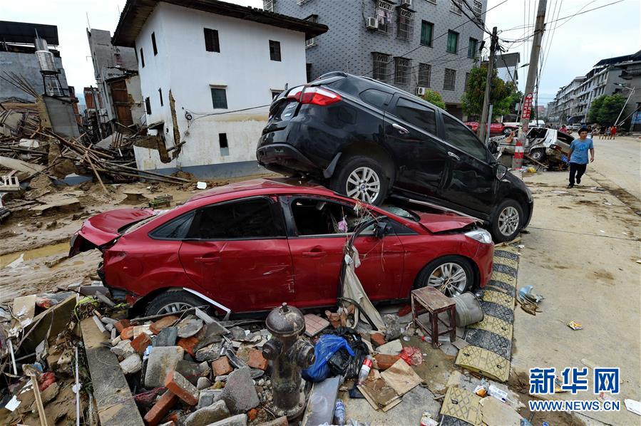 福建闽清：洪水肆虐致10人死亡11人失踪