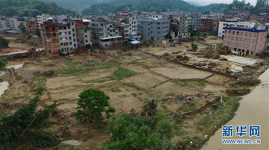 福建闽清：洪水肆虐致10人死亡11人失踪