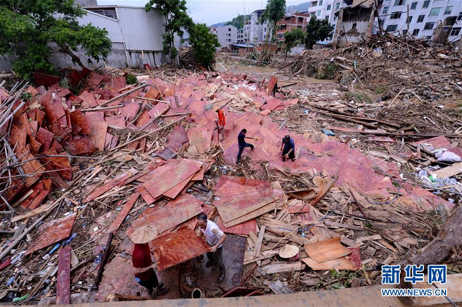 福建闽清：洪水肆虐致10人死亡11人失踪