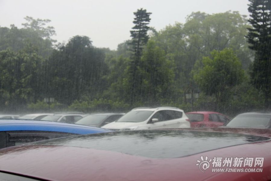 福州：暴雨袭城