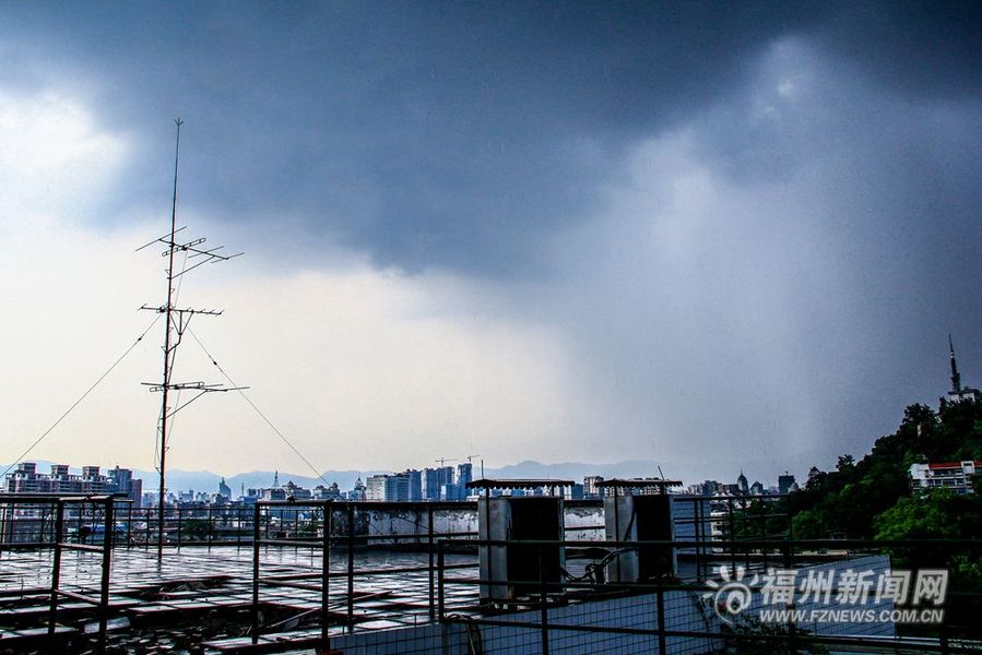 福州：暴雨袭城