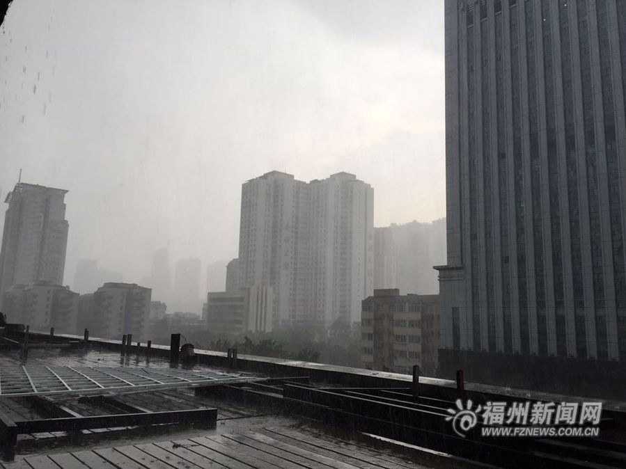 福州：暴雨袭城