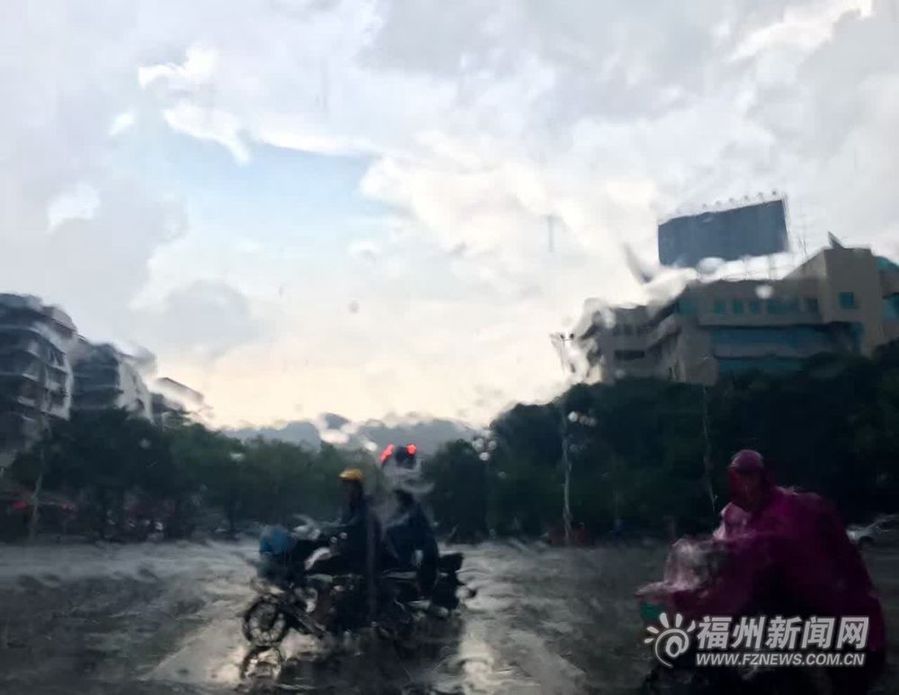 福州：暴雨袭城