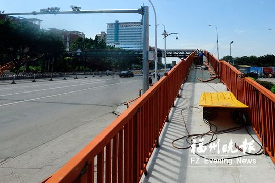 连江南路两座天桥本月投用　均为临时人行贝雷桥