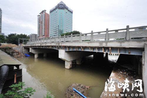 新桥过水断面大大增加，提升了节点的行洪能力