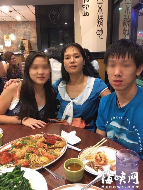 陈凤珠（中）和外甥、外甥女在美国