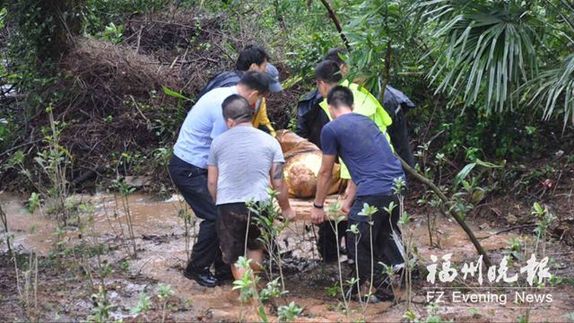 长乐民警抢险时被泥石流掩埋　医治后已脱离危险