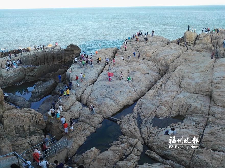 连江茭南村民集资开发海蚀地貌资源　平流尾地质公园日均接待数千游客