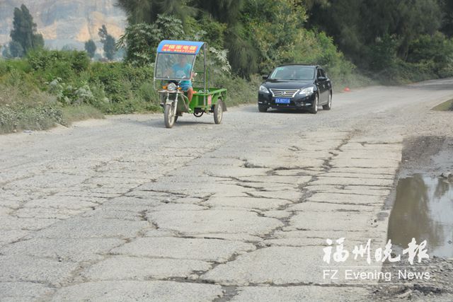 省道福清渔溪至江阴段开裂　大面积道路严重破损