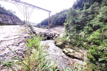 福州双溪河河道遭碎石填埋 高新区负责查处两月未见执行