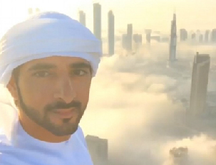 迪拜王子摩天大楼拍摄云中城：阳光微醺雾霭缭绕