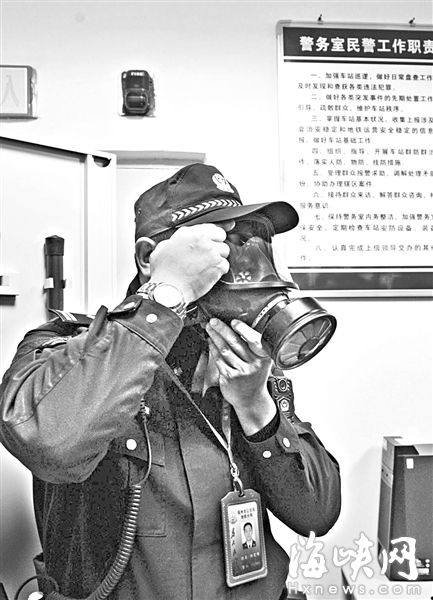 地铁警务室内特别配备的防毒面具