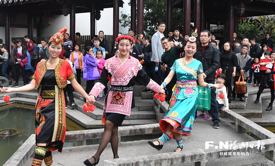 春节文化惠民演出拉开序幕　纪念馆讲解员化身畲家女秀服饰