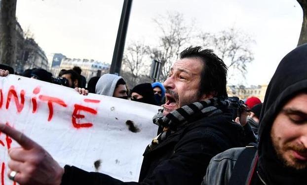 （国际）（2）法国多个城市爆发反暴力执法游行