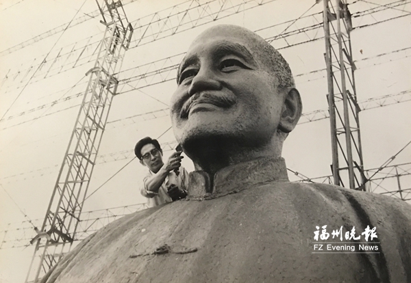 台湾部分县市破坏蒋介石铜像　雕塑者女儿在榕发声