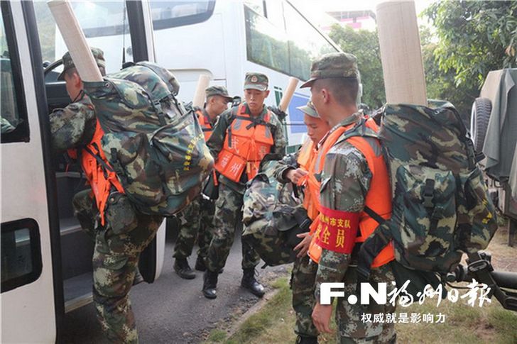 武警福州支队开展防抗台风抢险救援实兵拉动演练