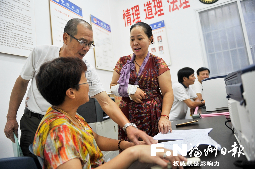 新港街道：征迁一线党旗红