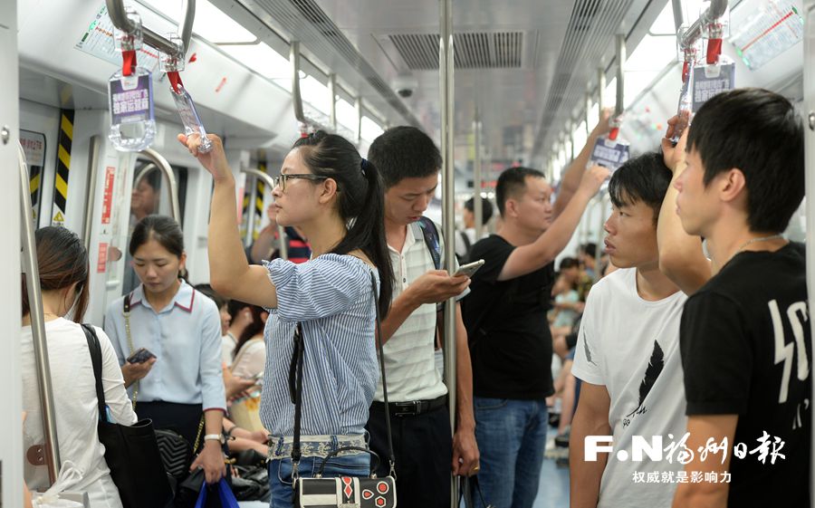 福州：地铁加共享单车　吹来绿色出行风