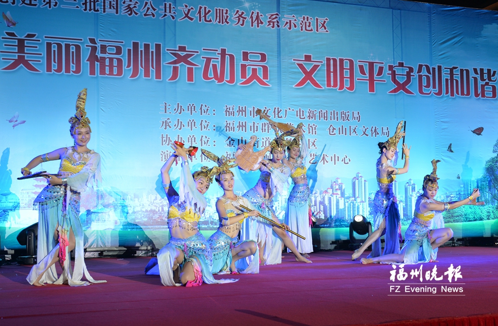 文化惠民演出吸引众多市民观看