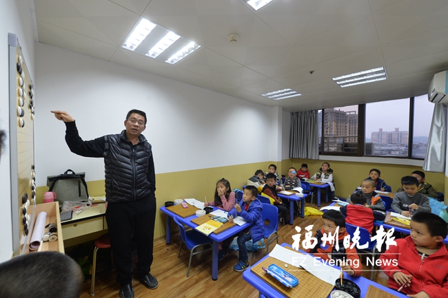 第三堂“福小子”围棋免费体验课昨举行
