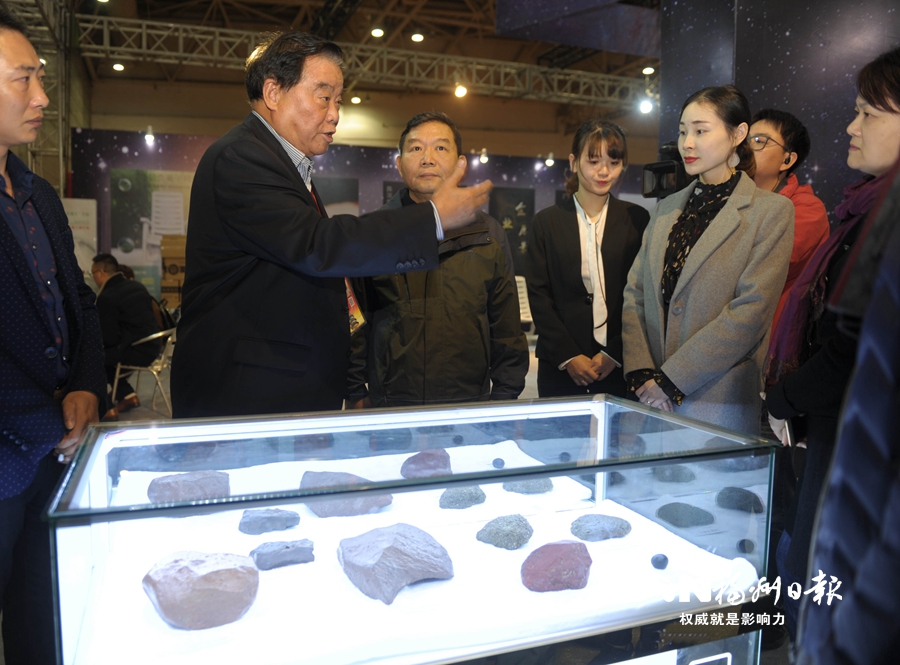 福州世遗博览会上陨石应用产业受关注