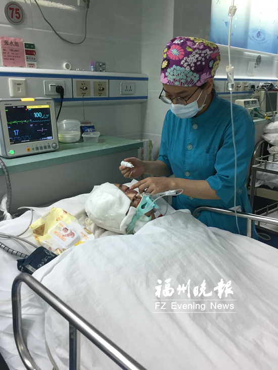 福州：男子出车祸半昏迷　10多名护士不避脏臭悉心照料
