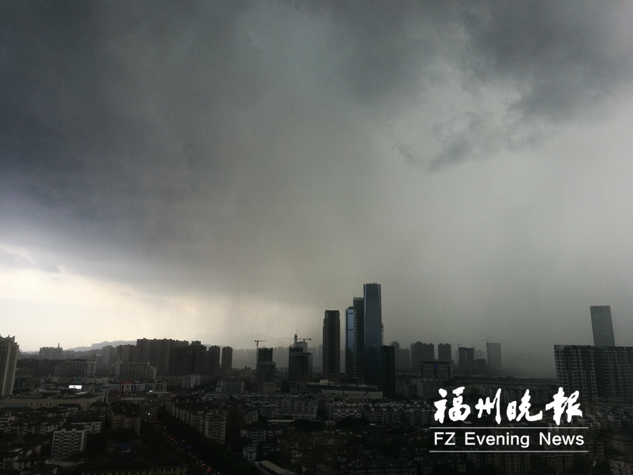 昨日狂风暴雨雷电闪袭福州　今明两天仍有雷阵雨