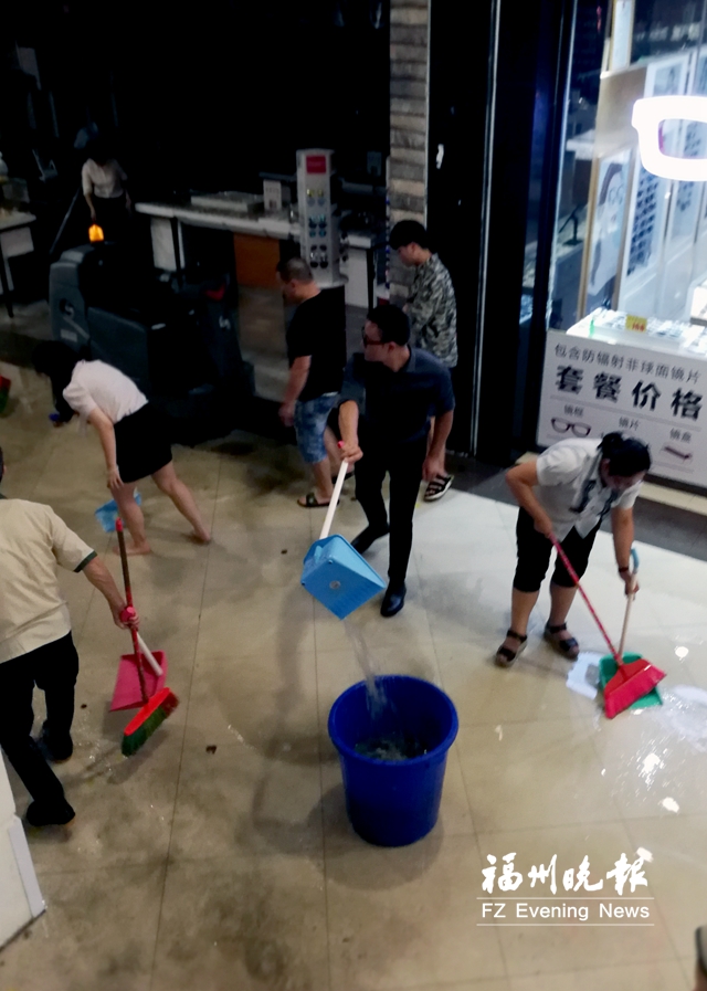 榕首发非台风期间暴雨红色预警 今天预计还有暴雨