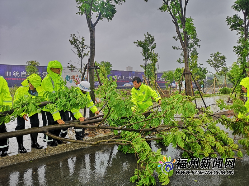 福州警方全力抗击台风“玛莉亚” 救助被困群众4239名