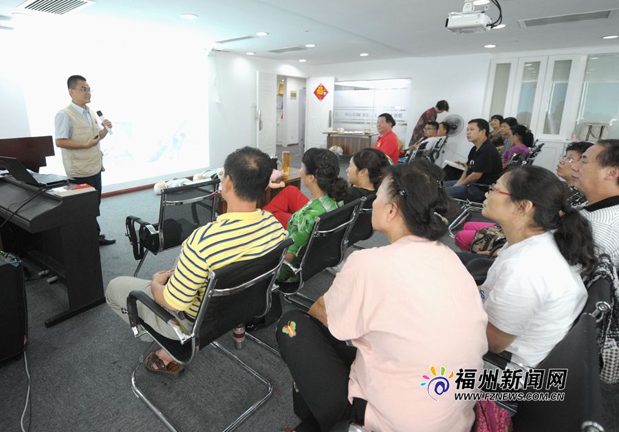 福州市一批中老年人集体获红十字初级救护证