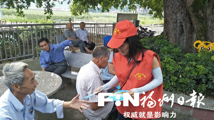 闽清县财政局志愿者走进乡村　宣传财政惠农政策