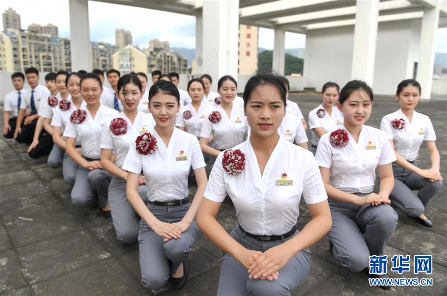 （社会）（3）福州：加紧培训进港高铁工作人员
