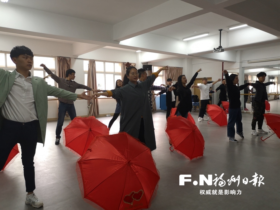 庆祝新福州人集体婚礼连续举办9年 艺术工作者加紧排练