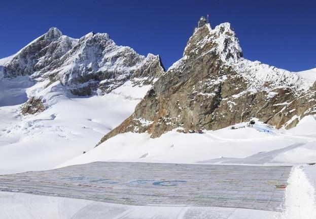 （国际）（5）冰川上出现“世界最大明信片”