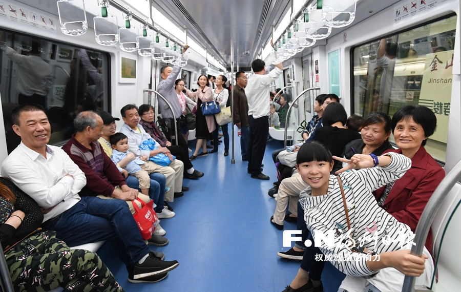 福州地铁2号线开放试乘 巨龙穿两江旗鼓一线牵