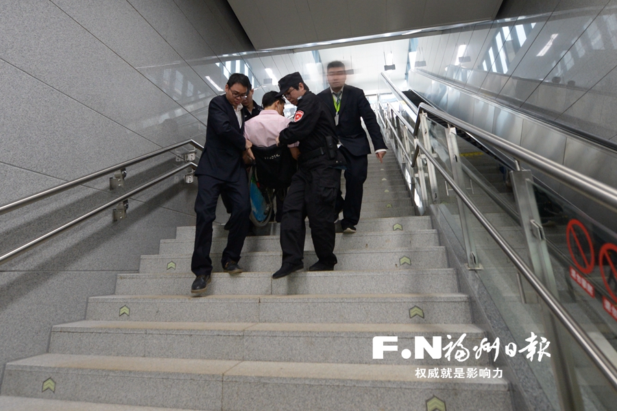 福州地铁2号线开放试乘 巨龙穿两江旗鼓一线牵