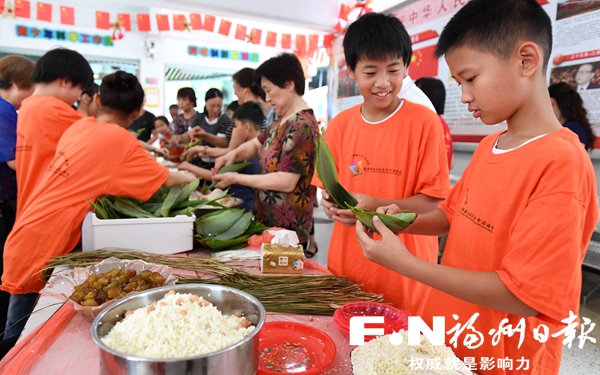 学包粽子 传承中华民族的优秀传统文化