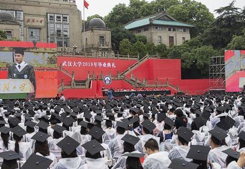 （社会）（2）武汉大学举行毕业典礼