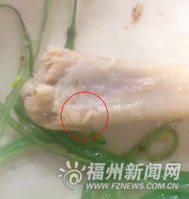 宝龙捞百汇凤爪惊现虫子蠕动 此前9人用餐后呕吐